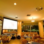 Risutorante Sarute Takeshiba - レストランは貸切でのご利用も可能、スクリーン・ワイヤレスマイクなどのお貸出しもございます。※要ご予約