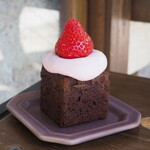 MONZ CAFE - いちごのベイクドケーキ（730円）