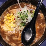 Ramen Unari - 白っぽい筋はラクサ・ソースだそうだけど