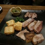 Kemuri - 左端は豆腐の燻製