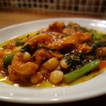 トリッパと春菊・ンドゥイヤのトマト煮（900円）