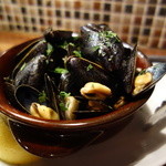 モンサンミッシェル産ムール貝の白ワイン蒸し（1200円）