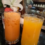 珈琲館 ロックヴィラ - 左、野菜ジュース　右フルーツジュース