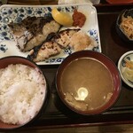 炭火焼専門食処 白銀屋 - 