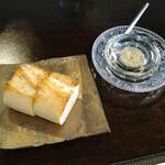 ビストロケンヂ - パン、黒こんぶバター