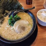 横浜家系ラーメン 龍馬家 - 