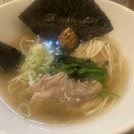 函館ブリ塩ラーメンと酒と肴 カモン - 