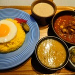Have more curry - お勧めのカレーセット　フライドエッグ、フレッシュ野菜ペースト