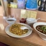 Kuuron - カレー焼飯大と味噌ラーメン大盛りを頼んでシェアしました