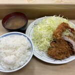 Imoya - ▪️とんかつ定食¥1.000
                        ▪️海老フライ¥200
                        　※後会計　現金のみ
                        　※ご飯・キャベツ大盛り無料