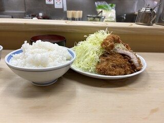 いもや - ▪️とんかつ定食¥1.000
▪️海老フライ¥200
　※後会計　現金のみ
　※ご飯・キャベツ大盛り無料