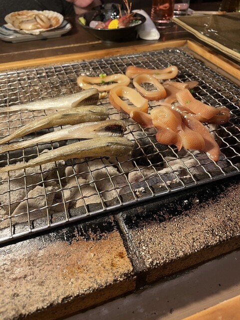 ちょっと高いが囲炉裏で焼く函館の海鮮焼き : 蔵やの写真