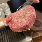 Yakiniku Ya Nikujiru Senta - 【飛ぶぞっ！】今まで食べていたのは一体何だったんだ？旨味、肉汁が溢れ出す厚切り牛タン （by お店