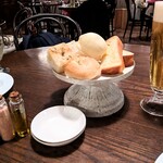 TOOTH TOOTH TOKYO - ふわふわの白パン、フランスパンのような皮がカリッとしたパン、ほのかに甘いデニッシュパン、フォカッチャ