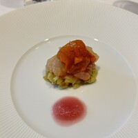 パトゥ - 北海しまえびのタルタル　バフンウニ　焼きナス　赤玉ねぎソース
                    美味しいです！