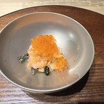 赤坂 鮨大谷 - 低温調理のマスノスケ、イクラ乗せ