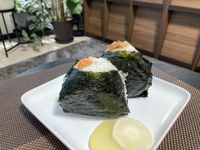 onigiriya にこまる（オニギリヤ） - 美術館図書館前（おにぎり）の写真