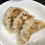 中華料理 新三陽 - ぎょうざ３コ