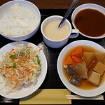 chinois 大久保 - 副菜・生野菜・白飯・スープ・デザート（おかわり自由）
                                