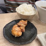だし麺屋 ニシノアヤ - 唐揚げ2個セット