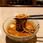 信州蕎麦・鶏 個室居酒屋 八兵衛 - カレーつけ汁でいただきます！！カレーが絡んで美味しい！！