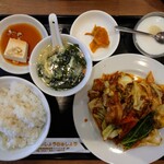 にぃしょうわぁしょう 京急川崎駅前店 - 回鍋肉定食
