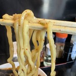 Takano Tsume - 麺、うまく掘れなかった。唐辛子はデフォ。足してません。茹ではほんと丁度良い。ちゃんと茹でないと麺がダレるんだと思う（個人の見解）最後までだれず、うまい。