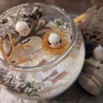 MID cafe 早稲田店 - 枝と巣にいる　顔に個性アリ