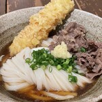 Udonya Kisuke - ・肉温泉たまごぶっかけ（¥1,250）
                        ➕トッピング鯛ちくわの天ぷら（¥280）