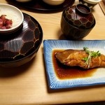 大黒 - かやくご飯（大）、かれい煮付、かす汁