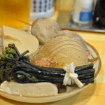 丸福 - 料理写真:本当のおでんをどうぞご賞味下さい。

おでんはご家庭で作ると量が少なく長時間煮込むのもなかなかできないものです。

関西風おでんはいかがですか？
一品120円からとお求め安い価格になっております。お持ち帰りも出来ます！