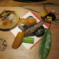 妙見石原荘 食菜石蔵 - 大王結び　黒豆・車海老・黄金焼、手綱寿司、干柿なます、からすみ、穴子昆布巻、千社唐粕漬、はや甘露煮