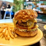 ブッチャーズテーブル - グリルドチーズバーガー+ベーコントッピング1900円税込