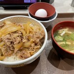 すき家 - 牛丼並400円に玉子セット140円。