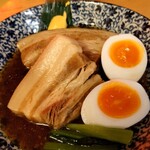 凡吾 - 黄金のラフテー　２個　９３５円
                                角煮に適した良質のバラ肉を沖縄のおばーのレシピをもとに泡盛、黒糖、かつおだしでじっくりコトコト煮込んだそうです。
                                ホントにトロトロでとろけます。