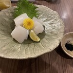 お料理とお酒 実りや - 紋甲いかのお造り　※ネットリ濃厚です。オリジナルのイカ炭の塩がよく合いますね。