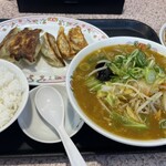 餃子の王将 - 野菜煮込みラーメン フェアセットB（餃子3個追加 ライス中）
