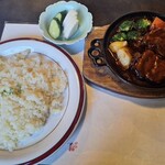 グリル佐久良 - ビーフシチューとにんにくライス