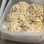 焼き鳥 とりら - ぴろぴろ縮れ麺