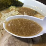 らーめん めん吉 - スープ(背脂普通)