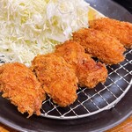 とんから亭 - 広島産カキフライ。