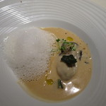 カイノヤ - 自家栽培海老芋のズッパ　温かい海水ジュレで覆われたギリギリの火入れの牡蠣　海苔　マイクロセロリ　ヘーゼルナッツの泡