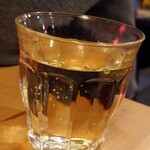 凡吾 - グラスワイン　白　５３９円
      チーズ味のヒラヤチーに合うので、白ワイン頼んでみました♪