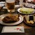 骨付鳥 一鶴 - 料理写真:ひなどり、むすび、キャベツ、サッポロ生ビール大