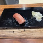 鮨たかはし - 中トロ。(宮城県塩釜産と、銚子産の2貫)