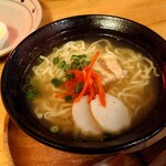 Bongo - 沖縄そば　並　７５９円
                      ソーキそばとは、また違う沖縄ラーメン的な感じ♪
                      豚骨とかつおだしでじっくり仕上げたスープはまさに本格派