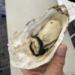 魚バカ 浜料理 厚岸漁業部 祐一郎商店 - 北海道厚岸産牡蠣の酒蒸し～プリップリの厚岸産カキです。