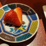 麦と麺助 - デザートにイチゴ