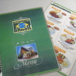 Restaurante Brasil - 店内もブラジルカラー。ブラジルといえばサッカー、サンバ、シュラスコ、アマゾン、ボサノバいろいろありますが当店がこだわりを持っているのが誰もが見てブラジルを想像するこの緑黄色のブラジルカラー。