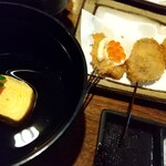 はん亭 - 箸休め（だし巻き）／鮭イクラ・蓮根肉詰めカレー風味・ホタテ貝柱
